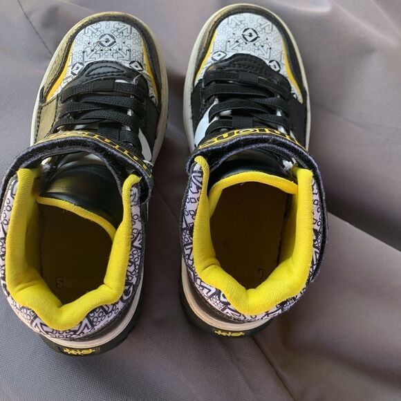 Take 50% OFF- Minios Boy’s Black &Yellow Sneakers Classic Retro Design, Size-13M - Picture 4 of 8